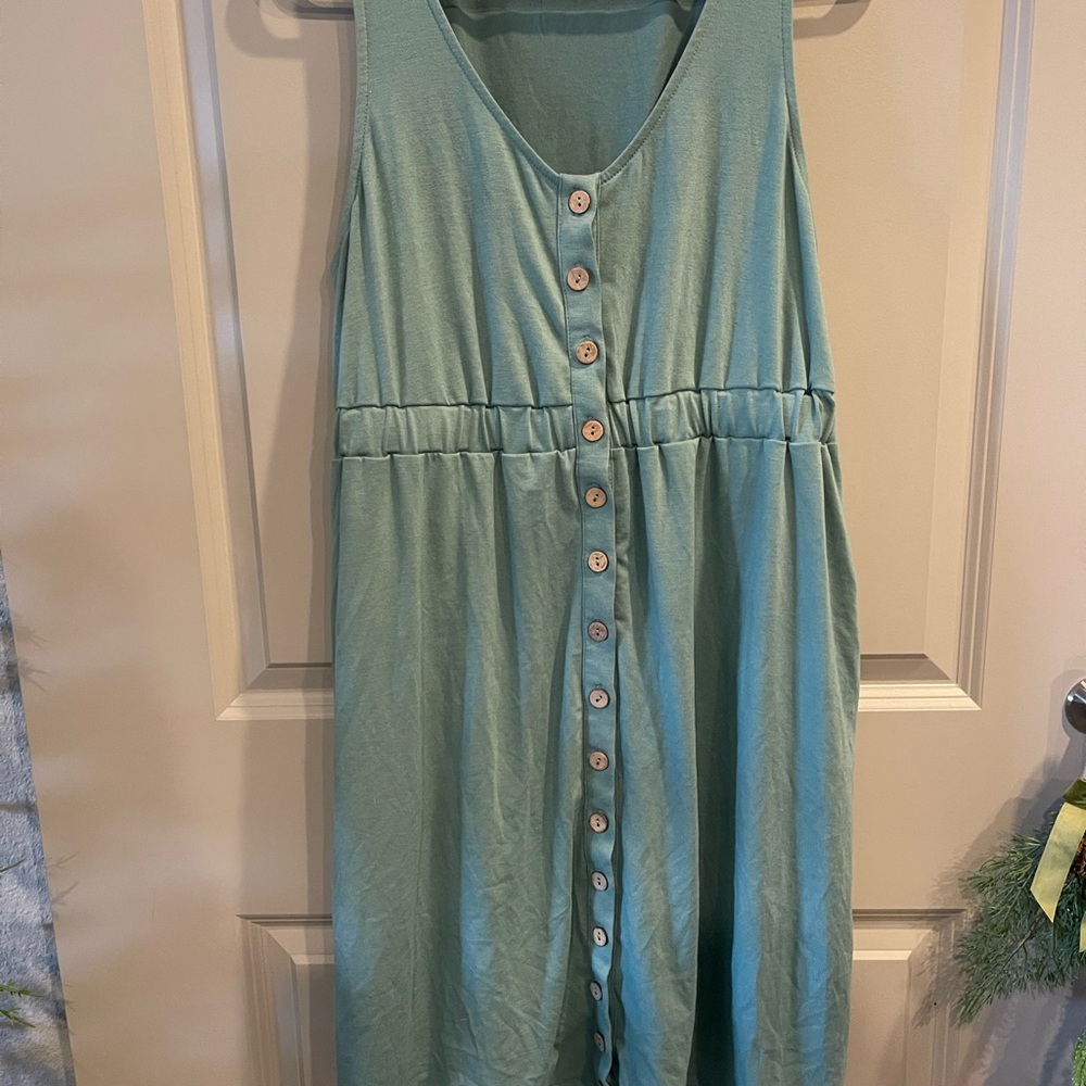 Sleeveless Button-Down Swing Dress in Green
